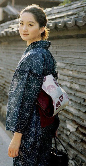 Traditionell japanischer Kimono mit asanoha Muster