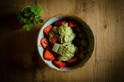 Matchaeis mit Erdbeeren von Floratcha